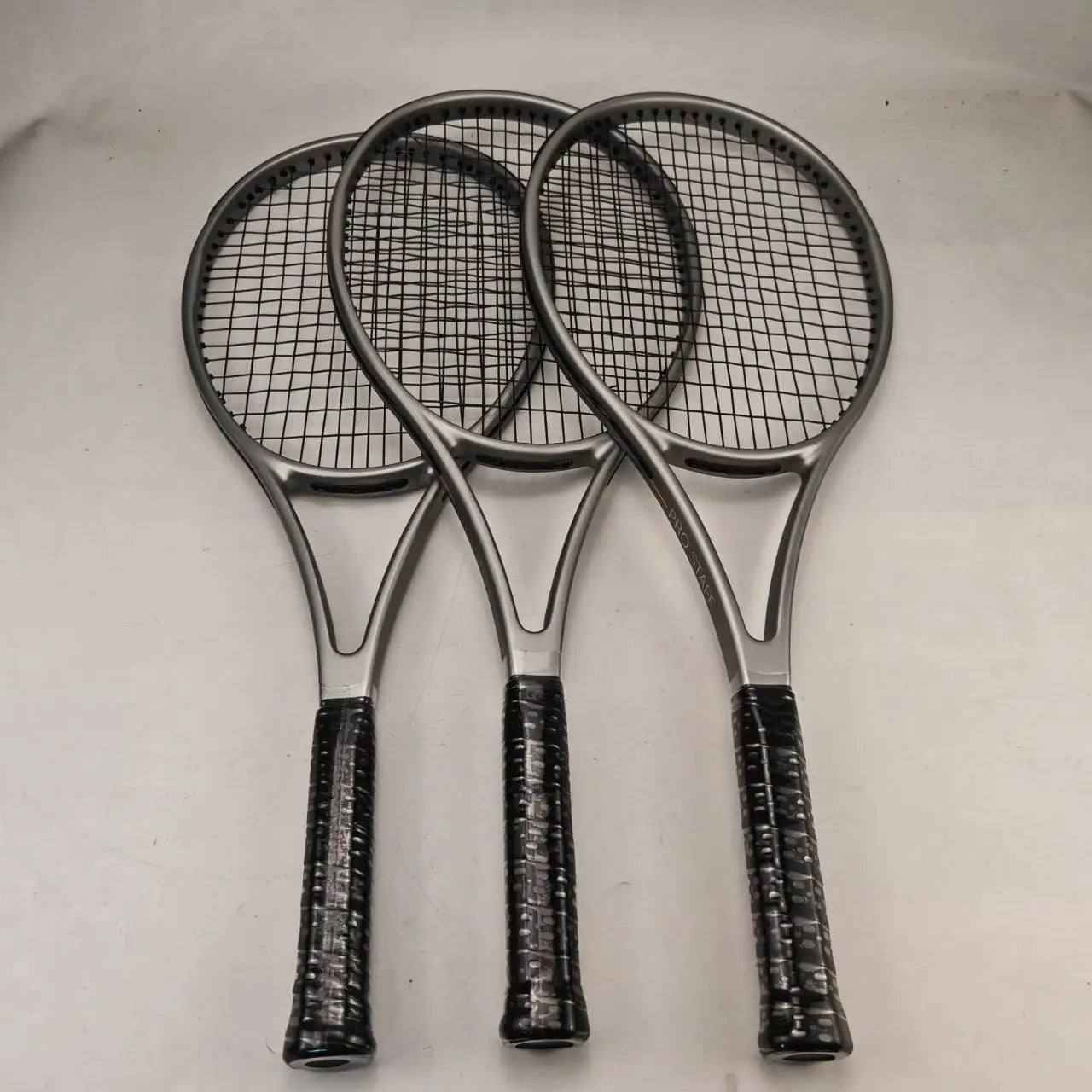 97v13 Professional Intermediate Graphite Tennis Racquet-Full Carbon Frame Eco-Friendly 270g Weight 4 1/4 Grip Tennis Racket
