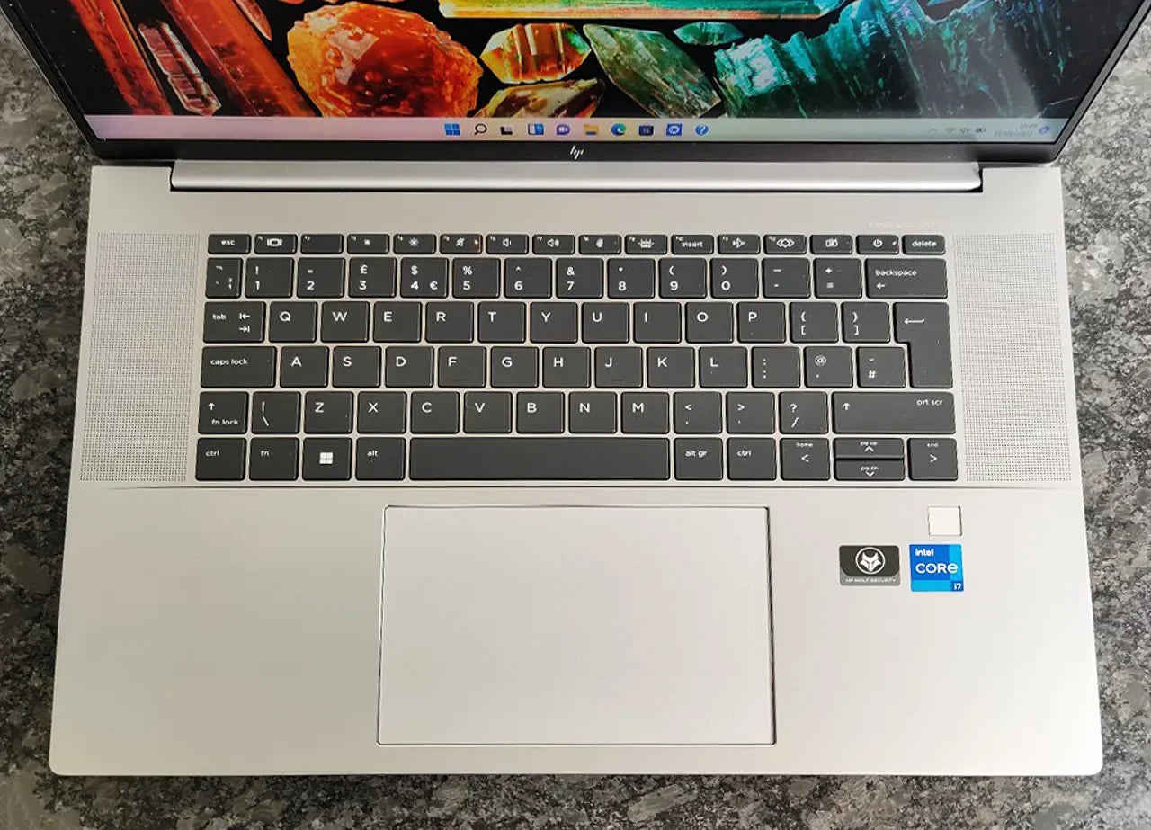 ZBOOK Studio G10 i7-13800H/32G/1TB/RTX2000Ada-8G/100%SRGB 4K DreamColor W11pro