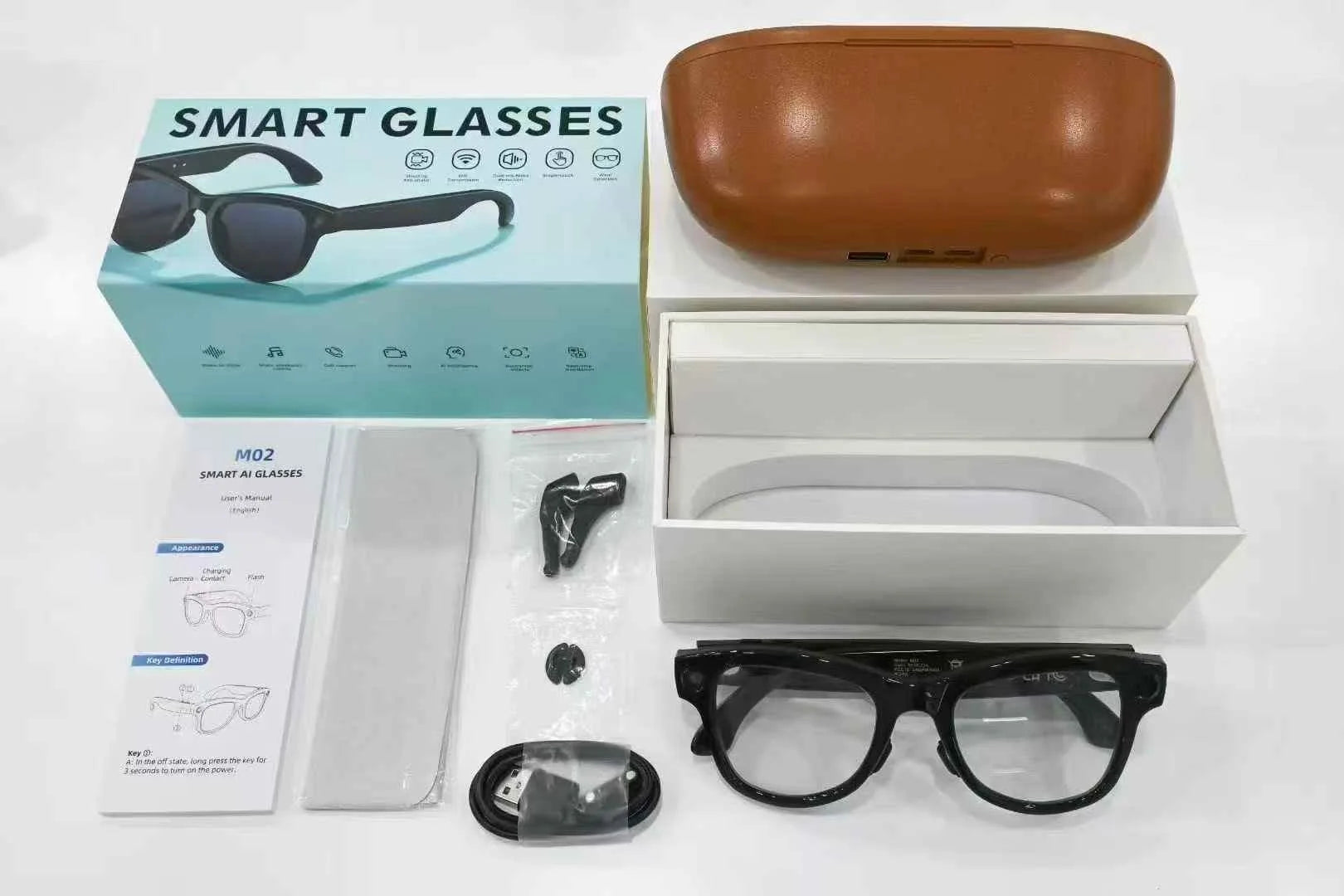 M02 Fashion Smart Glasses with Charging Case 8-Megapixel High-Definition Camera AI Translation Video & Photo Recording 32GB