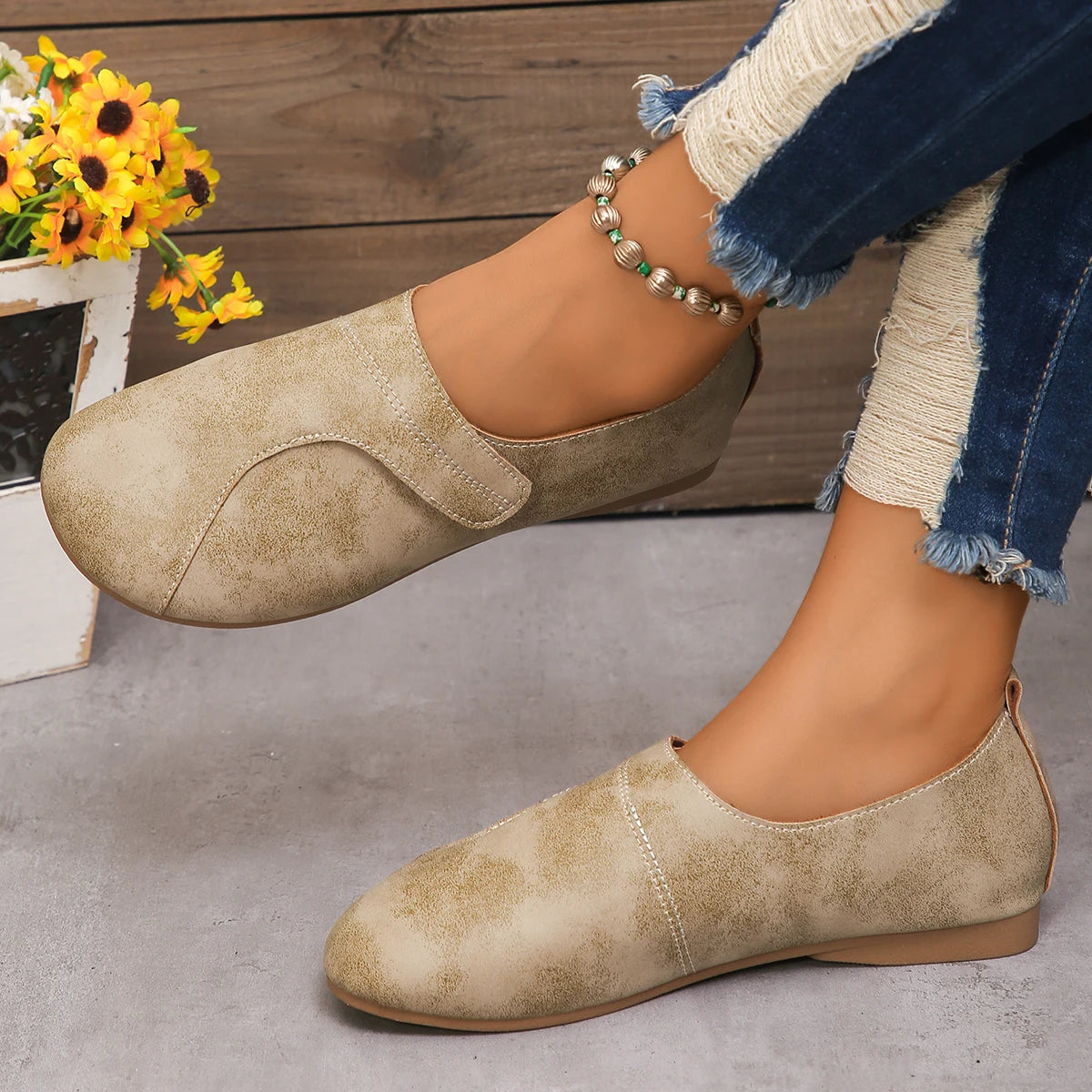Women Sneakers 2025 New Retro Leisure Leather Shoes for Women Casual Comfortable Breathable Round-headed Sneakers for Women
