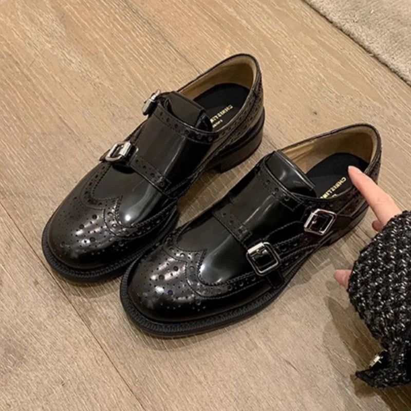 Slip on Women Shoes 2025 New Style Leisure Fashion Flats Women Shoes Casual Trendy Leather Metal Buckle Comfortable Shoes