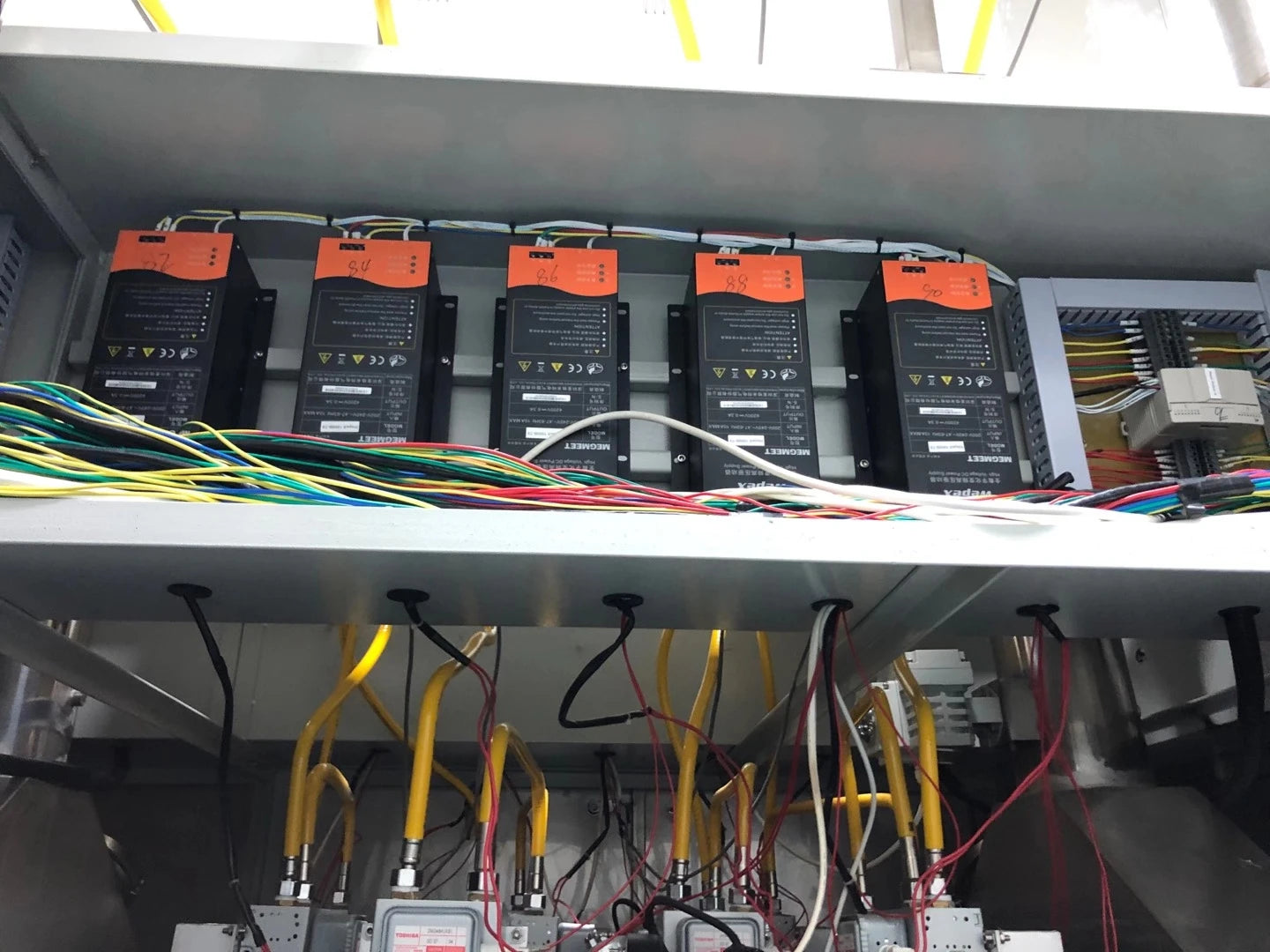2450 MHz Microwave Power Generator