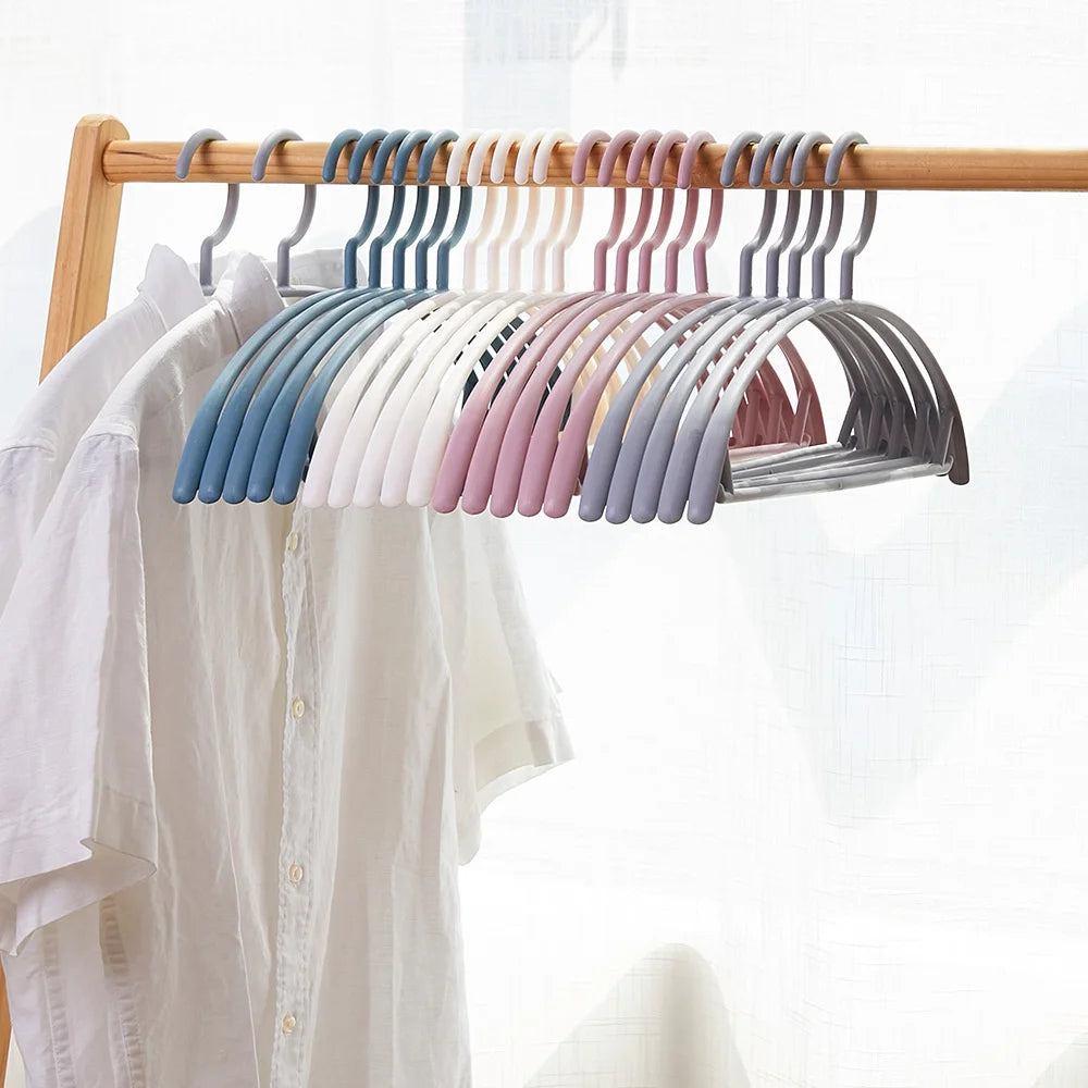Clothes Hanger Household Hanger Arc Design Plastic Wide Shoulder Semi-circular Hanger Seamless Hanging Organizer Horse