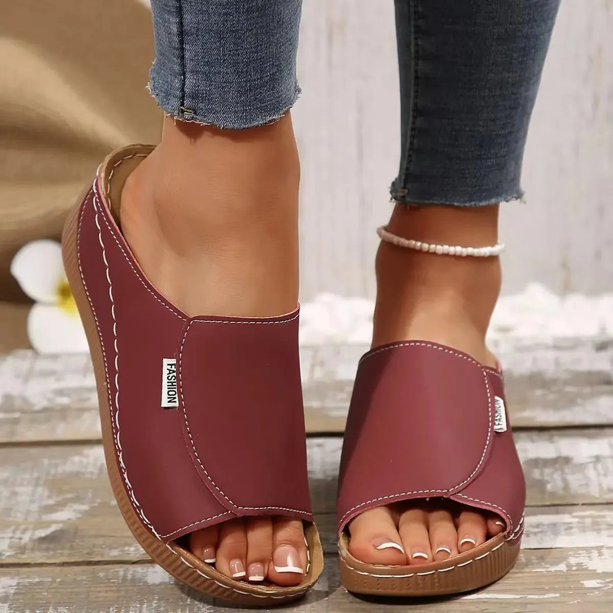 Ladies wear wedge heel sandals, solid color open toe thick soled shoes, summer comfortable slippers, ventilated and easy to wear