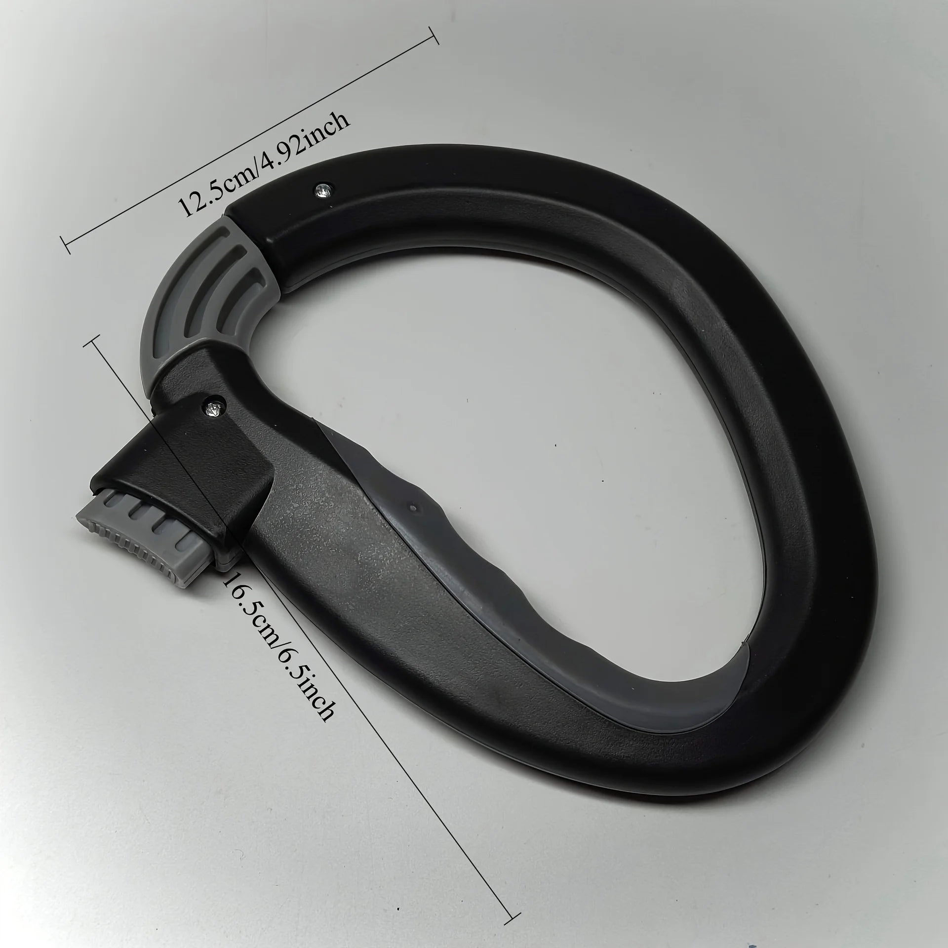 The ergonomic shopping bag handle makes it easy to shop and carry household items with a comfortable grip
