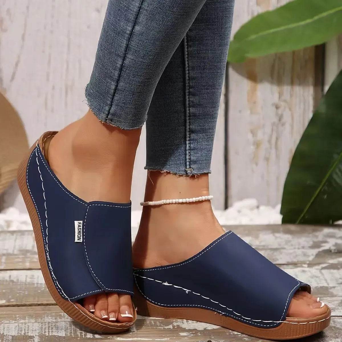 Ladies wear wedge heel sandals, solid color open toe thick soled shoes, summer comfortable slippers, ventilated and easy to wear