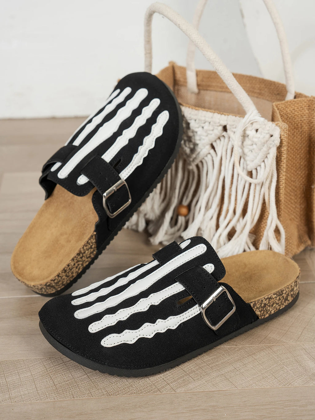 Women's New Half-Slip Halloween Trendy Skeleton Print Slip-On Sandals with Low-Top Buckle Strap Design, Suitable for Both Indoor and Outdoor Wear, Spring, Summer, and Autumn. Unique Street Style Minimalist Design Sandals, Per