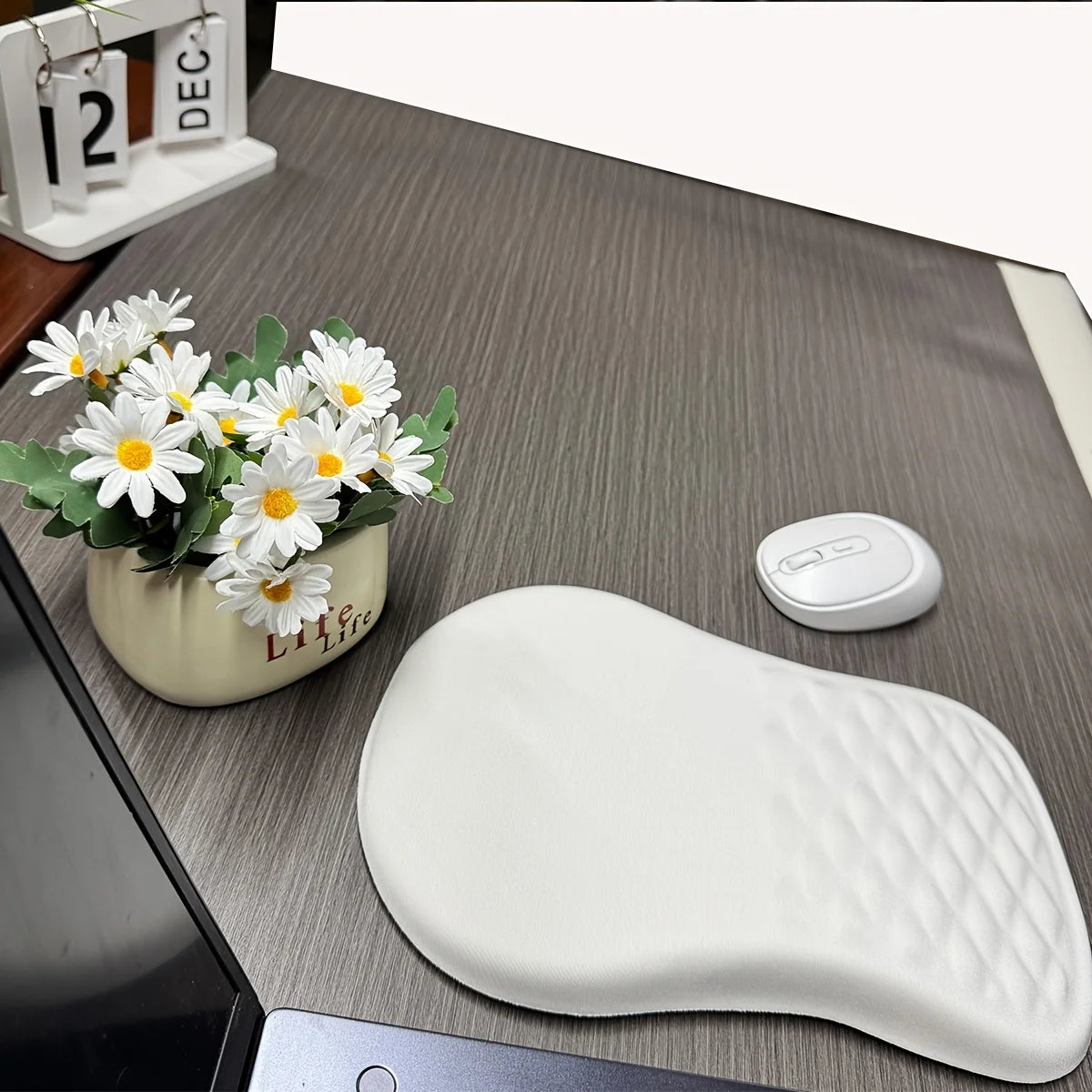 [Ergonomic Mouse Pad] Ergonomic Large Mouse Pad with Wrist Support | Anti-Slip Rubber Base, Durable Edges,Quilted Texture