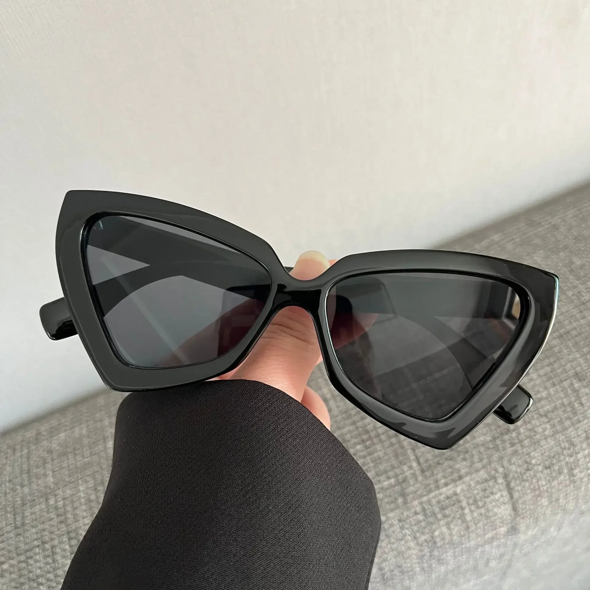 Fashion Vintage Cat Eye Sunglasses for Women New Brand Women's Sun Glasses Summer Outdoor Sunshade Oculos De Sol UV400 Eyewear - Free Item.