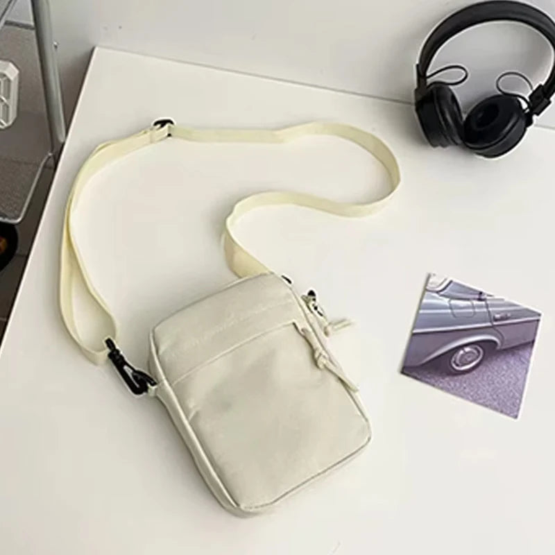 Men's bag, available in single shoulder or cross-body design, suitable for daily use during school. Made of nylon material - Free Item