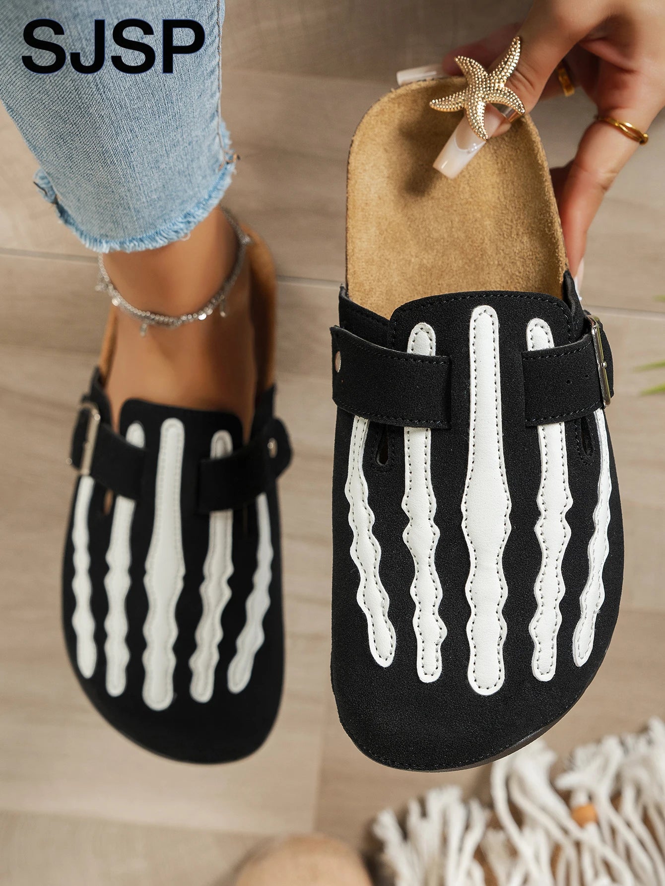 Women's New Half-Slip Halloween Trendy Skeleton Print Slip-On Sandals with Low-Top Buckle Strap Design, Suitable for Both Indoor and Outdoor Wear, Spring, Summer, and Autumn. Unique Street Style Minimalist Design Sandals, Per