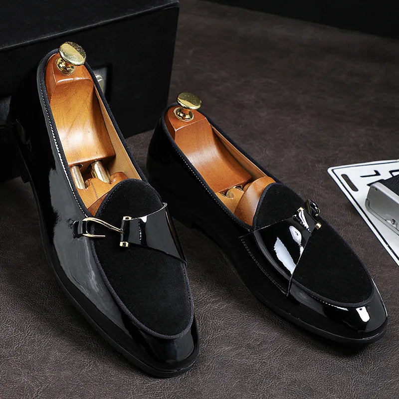 New Fashion Trend Daily Shoes For Men 2022 Patent Leather Stitching Suede Metal Hook Decoration Male Comfortable Casual Loafers