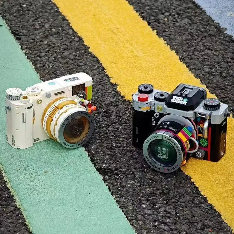 Retro camera building block toy, highly realistic and cool, fun to assemble, relaxing for life, gift collectible (with box)