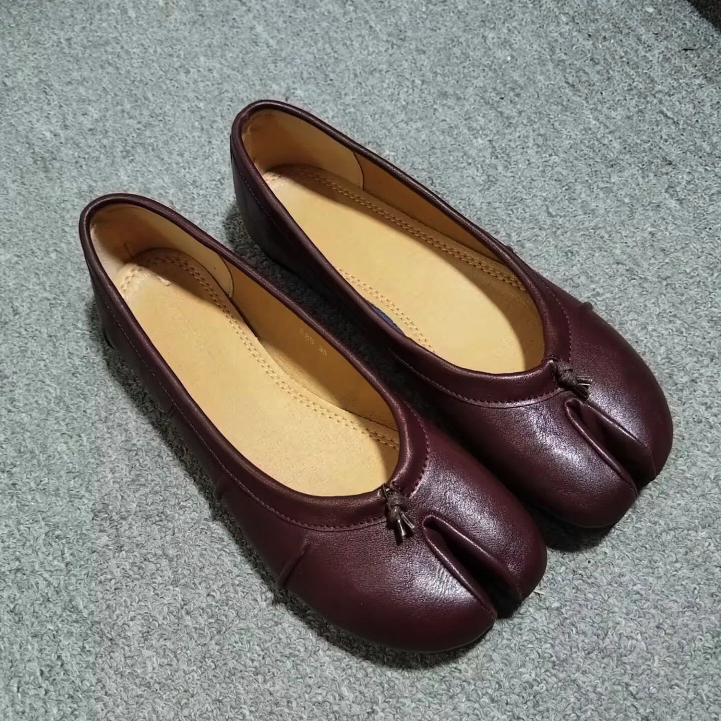 Split Toe Women Ballet Flats Fashion Tabi Shoes Casual Slip-on Loafers Ladies Pleated  Leather Espadrilles Zapatillas Mujer