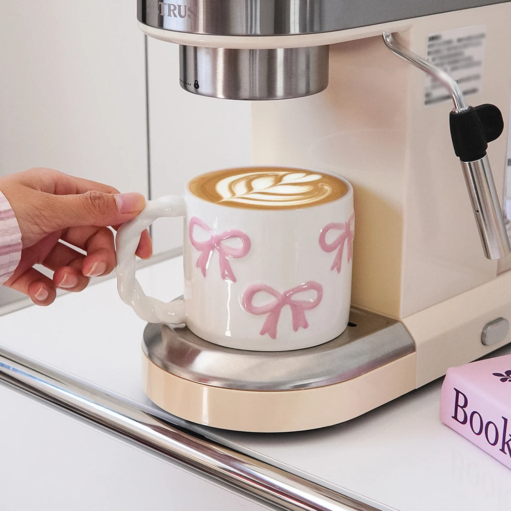 1Pc 13.4oz Pink Ceramic Mug with Bowknot, Ceramic Cup with Twisted Handle, Exquisite and Simple Pink Embossed Cup, Suitable for Latte Art in Coffee Shops, Home Decor Drinkware, Drinking Cup for Kitchen, Living Room, Bedroom,