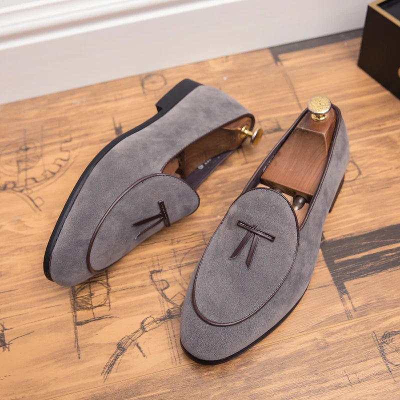 Hot Selling Men's Suede Shoes Europe America Soft Soled Comfortable Loafers Simple Versatile Men's Casual Shoes Free Delivery