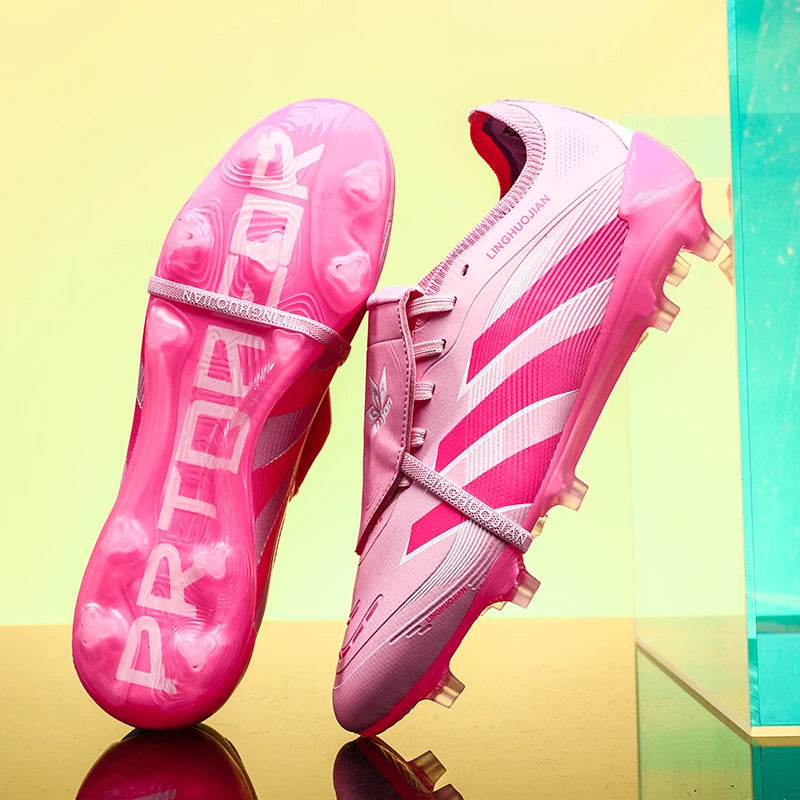 Professional-Level Football Shoes: High-Elastic Flyknit + Fg Long Studs No Slipping during Sudden Stops and Turns on the Field.