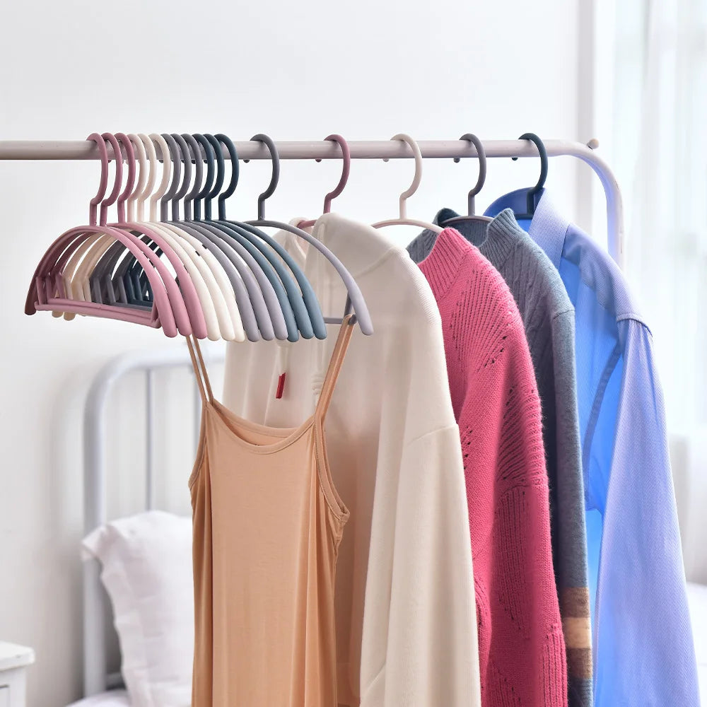 Clothes Hanger Household Hanger Arc Design Plastic Wide Shoulder Semi-circular Hanger Seamless Hanging Organizer Horse