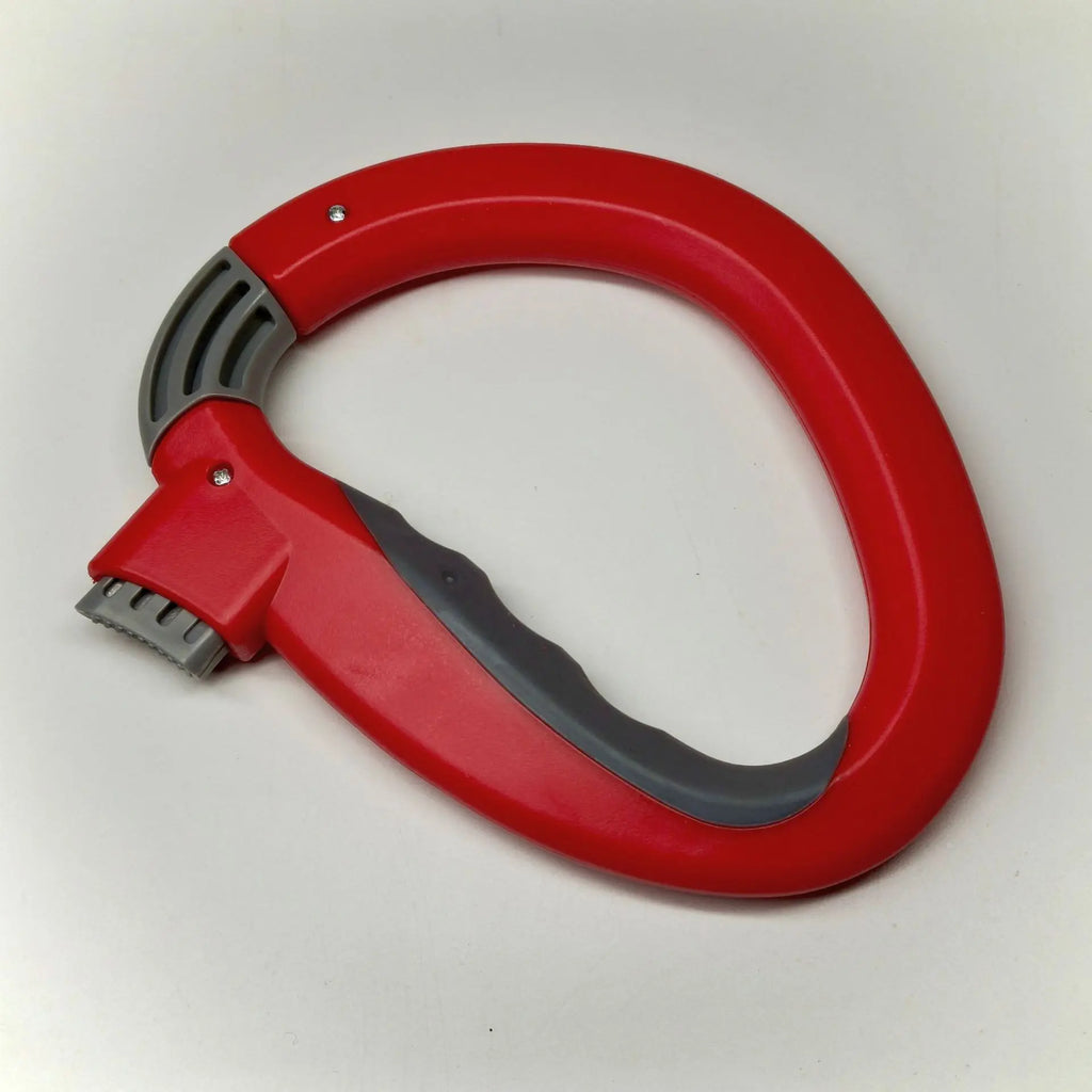 The ergonomic shopping bag handle makes it easy to shop and carry household items with a comfortable grip