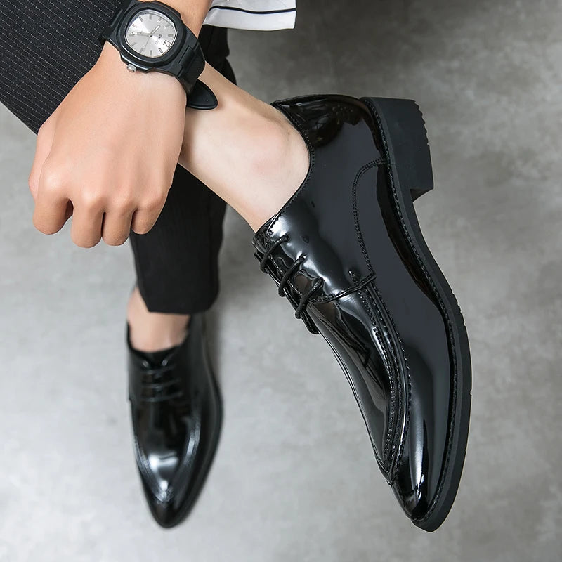 Hot Selling Luxury Banquet Dress Shoes Europe America Men's Pointed Business Shoes Glossy Black Men's Work Leisure Shoes