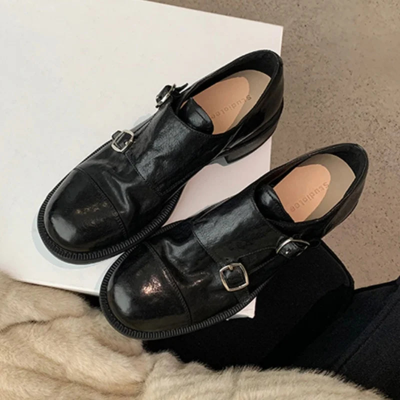 Slip on Women Shoes 2025 New Style Leisure Fashion Flats Women Shoes Casual Trendy Leather Metal Buckle Comfortable Shoes