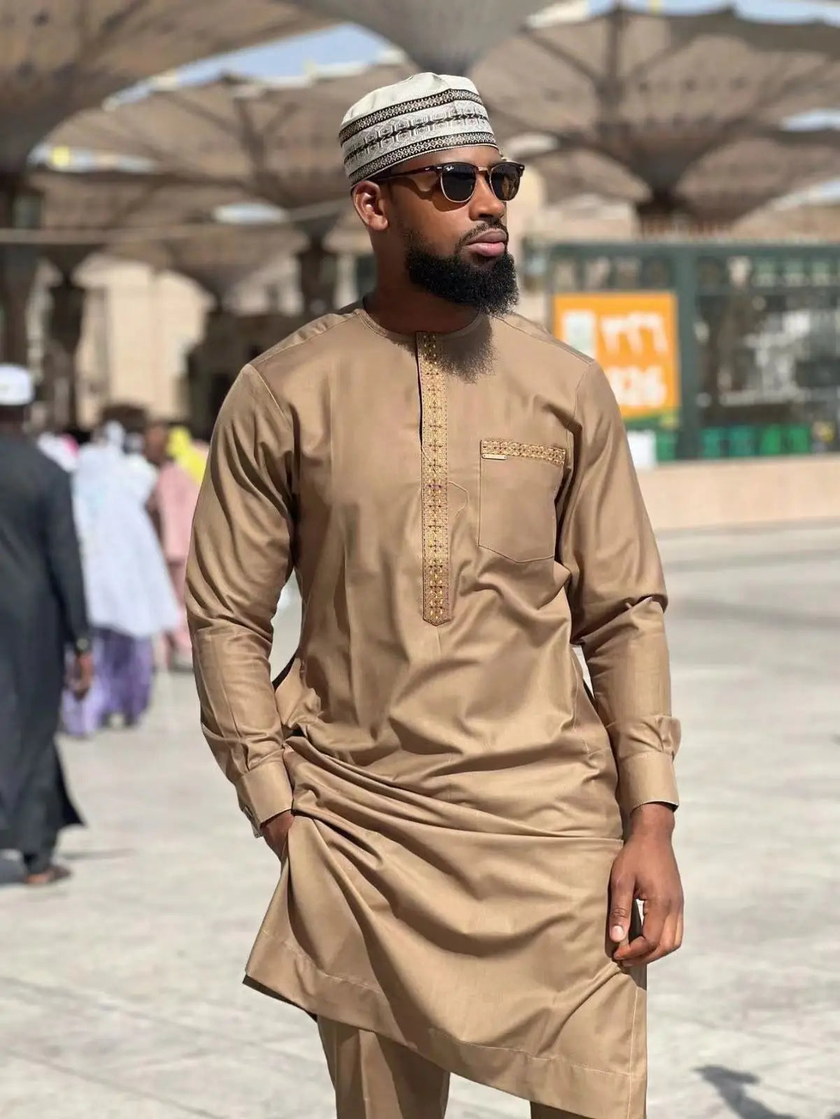 Kaftan Luxury Designer Men's Set African Clothing Men Suit Solid Color Embroidered Top and Sweatpant 2Pcs Festive Wedding Simple