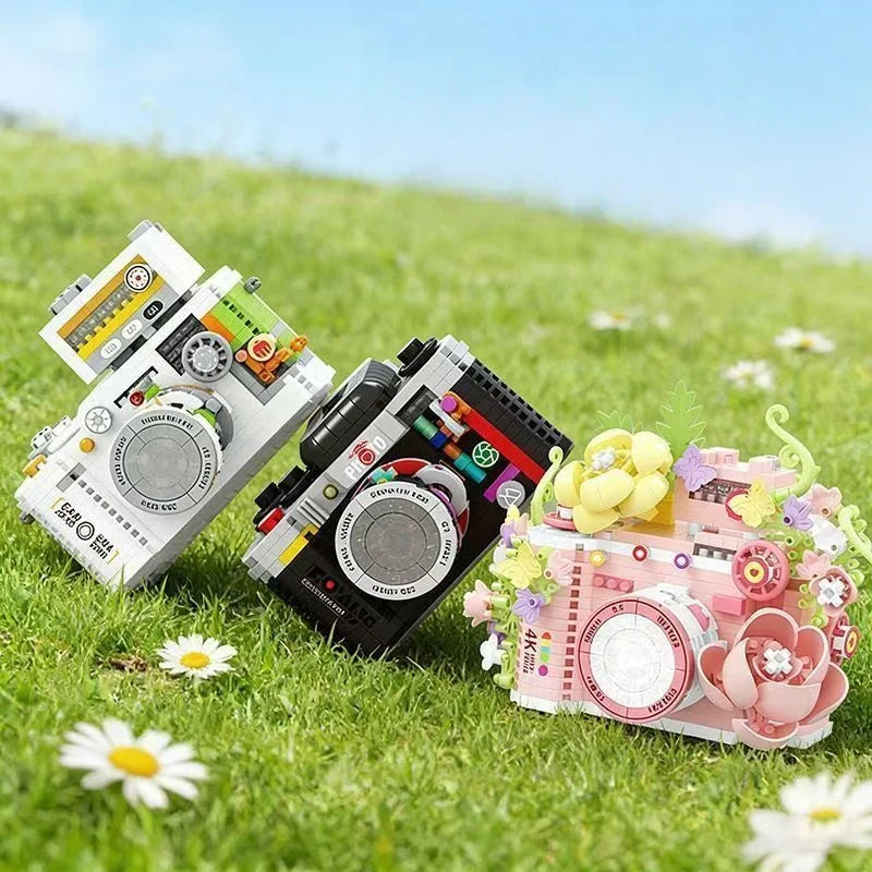 Retro camera building block toy, highly realistic and cool, fun to assemble, relaxing for life, gift collectible (with box)